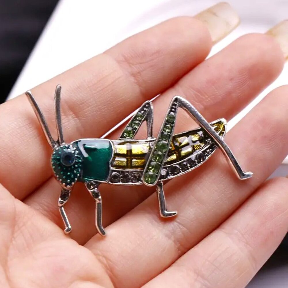 GRASSHOPPER BROOCH